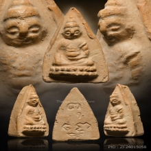 พระพุทโธน้อย พิมพ์เล็ก หน้าตุ๊กตา  เนื้อดิน ปี2494