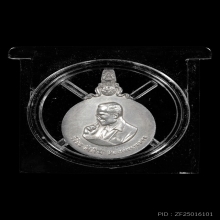 เหรียญพระมหาชนก พิมพ์เล็ก เนื้อเงิน พ.ศ. 2542 (กล่องเดิม)