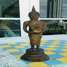 พระบูชารัชกาลปางอุ้มบาตร (พระประจำวันพุธ)