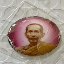 ล็อกเก็ทหลวงพ่อโอภาสี ฉากชมพู  หลังเม็ดประถมธาตุ ปี 2495
