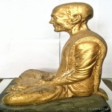 รูปเหมือนปูนปั้นปิดทอง 9 