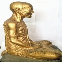 รูปเหมือนปูนปั้นปิดทอง 9 