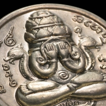 เหรียญปิดตาพังพระกาฬ บล็อกทองคำ นวะโลหะเแก่เงิน