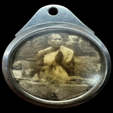 รูปหลวงพ่อโอภาสี  ใส่ตัวเรือน นาฬิกาเดิม