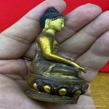 พระโพธิสัตว์ นั่งบัว จีน-ธิเบต เนื้อทองผสมลงสีลงทอง ปิดก้น