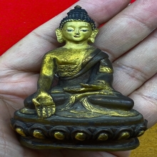 พระโพธิสัตว์ นั่งบัว จีน-ธิเบต เนื้อทองผสมลงสีลงทอง ปิดก้น