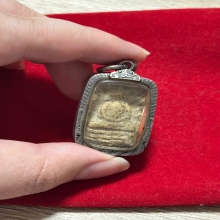 พระผงหลวงปู่เผือก รุ่นอินโดจีน เนื้อผง 2485 วัดกิ่งแก้ว