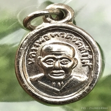 หลวงปู่ทวด เม็ดแตง ณแตกหน้าโดเรม่อนปี2508