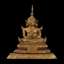 พระบูชาทรงเครื่องยุครัตนโกสินทร์ ปางอุ้มบาตร 