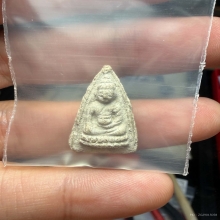 พระพุทโธน้อย พิมพ์เล็ก หน้าตุ๊กตา กรอบกระจก เนื้อผง ปี2494