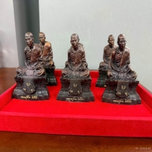 พระบูชาหลวงปู่ทิม  วัดละหารไร่  เนื้อทองเหลือง  ขนาด 3 นิ้ว 