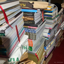 หนังสือรวมภาพและเกร็ดประวัติ พระเครื่อง และเครื่องราง