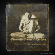 รูปถ่ายหลังสิงห์ หลวงพ่อกวยปี 2500