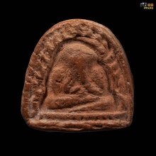 พระปิดตาพิมพ์ซุ้มกนก เนื้อดินเจ็ดป่าช้า ปี2514