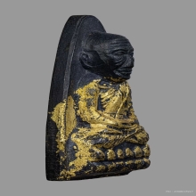 หลวงปู่ทวด วัดช้างให้ หลังตัวหนังสือพิมพ์ใหญ่ เสาอากาศ ปี 05
