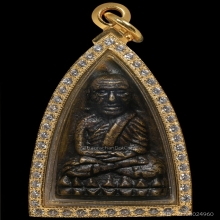 หลวงปู่ทวดเตารีดใหญ่Aปี05ดาราในหนังสือ