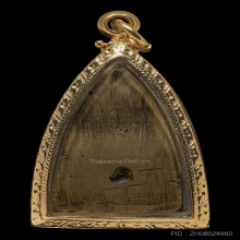 หลวงปู่ทวดเตารีดใหญ่Aปี05ดาราในหนังสือ