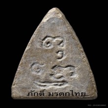 13.พระพุทโธน้อย พิมพ์ใหญ่ (ติ่งใต้บัว) เนื้อผง ปี 2494