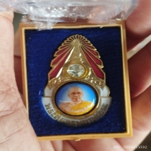 เข็มกลัดหลวงพ่อฤาษีลิงดำปี 28