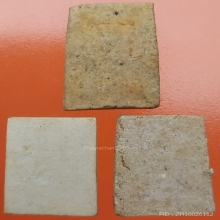 พระสมเด็จ ขนาดประมาณ 1.3 x 1.9 ซม.