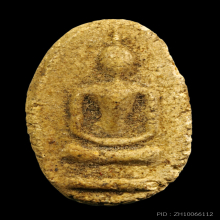 พระเนื้อผง สูงประมาณ 2.4 ซม.