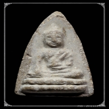 พระพุทโธน้อยพิมพ์กลาง (เส้นน้ำตก) เนื้อผง วัดอาวุธ ปี 2494