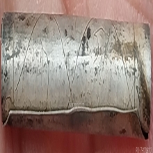 ตะกรุดสาริกาเนื้อเงินจารมือ ยาว 2.4 ซม. + ผ้าจีวร