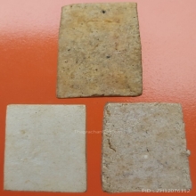 พระสมเด็จ ขนาดประมาณ 1.3 x 1.9 ซม.