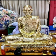รูปเหมือนปั๊มหลวงพ่อพรหม รุ่นนิ้วกระดก ปี07