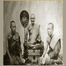 พระประทานพรหลวงปู่เหรียญวัดหนองบัว พิมพ์ขาอ่อนใหญ่นิยมสุด
