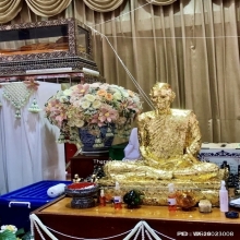 รูปเหมือนปั๊มหลวงพ่อพรหมรุ่นเข่ากว้างหลังเต็มเนื้อทองแดง