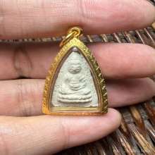 พระพุทโธน้อย พิมพ์เล็ก หน้าถ้ำเสือ เนื้อผงปี 2494