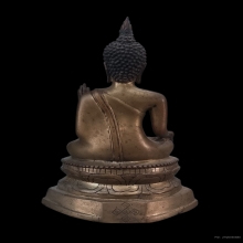 พระบูชาไม่ทราบวัด มียันต์ที่ฐาน