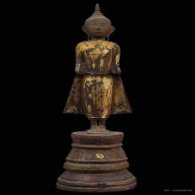 พระบูชาไม้แกะศิลปนคร