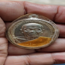 เหรียญเงินลงยารุ่นทรัพย์เหลือล้นหลวงพ่อหยอดวัดแก้วเจริญ