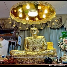รูปเหมือนปั๊มหลวงพ่อพรหม วัดช่องแค รุ่นเข่ากว้าง หลังเต็ม 