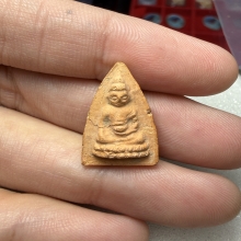 (องค์ดารา) พระพุทโธน้อย พิมพ์เล็ก หน้าตุ๊กตา เนื้อดิน ปี2494