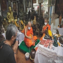 พระขุนแผนแสงทอง จัดสร้าง โดย อ.ชินพร สุขสถิตย์
