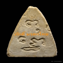 16.พระพุทโธน้อย พิมพ์ใหญ่ (ติ่งใต้บัว) เนื้อผง ปี 2494