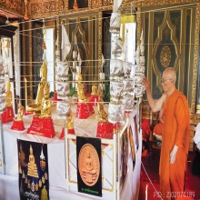 หลวงพ่อโสธร รุ่นสร้างโรงพยาบาล พิมพ์ใหญ่ เลี่ยมทอง