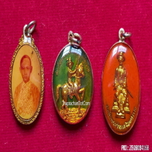 พระชุด ล็อคเก็ตเคลือบ สมเด็จพระเจ้าตากสินมหาราชรุ่นแรก ปี 11
