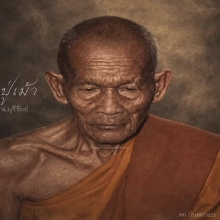 พระปิดตาหลังแบบ เนื้อคลุกรัก หลวงปู่เม้า วัดสี่เหลี่ยม