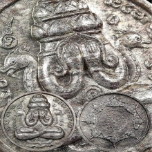 พระปิดตาพังพระกาฬ รุ่นแรก ปี32 บล็อคเครายาวพรายเงิน 