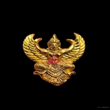 พญาครุฑ รุ่นโคตรรวย กะไหล่ทอง หลวงพ่อวราห์ วัดโพธิ์ทอง ปี 37
