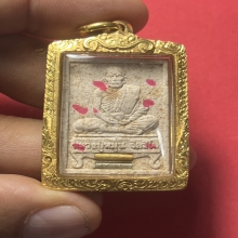 พระผงนั่งตั่งรับทรัพย์ ฝังตะกรุด หลวงปู่หมุน