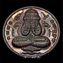 ลป.หงษ์ วัดเพชรบุรี…เหรียญปิดตาพังพะกาฬ รุ่นแรกเกล้า ปี 49
