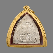 พระพุทโธน้อย พิมพ์เล็ก เนื้อผงพุทธคุณ คุณแม่บุญเรือน 2494