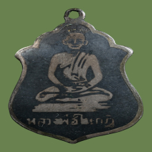 หลวงพ่อ วัดในกุฏิ