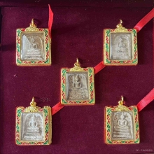พระสมเด็จเนื้อผงวัดระฆัง รุ่น “รวมพระเกจิในสมัยรัชกาลที่ ๙” 