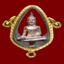 หลวงพ่อคูณ พระยอดธงรุ่นแรกหรือรุ่นทูลเกล้า